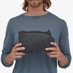 Patagonia Men's Down Sweater Vest -Snow Warm Clothing pat 84623 blk model4