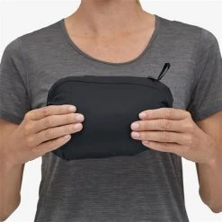 Patagonia Women's Down Sweater Hoody -Snow Warm Clothing pat 84712 blk model5